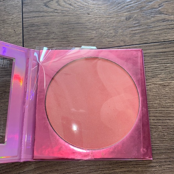 Cosmetic - Picture 2 of 3